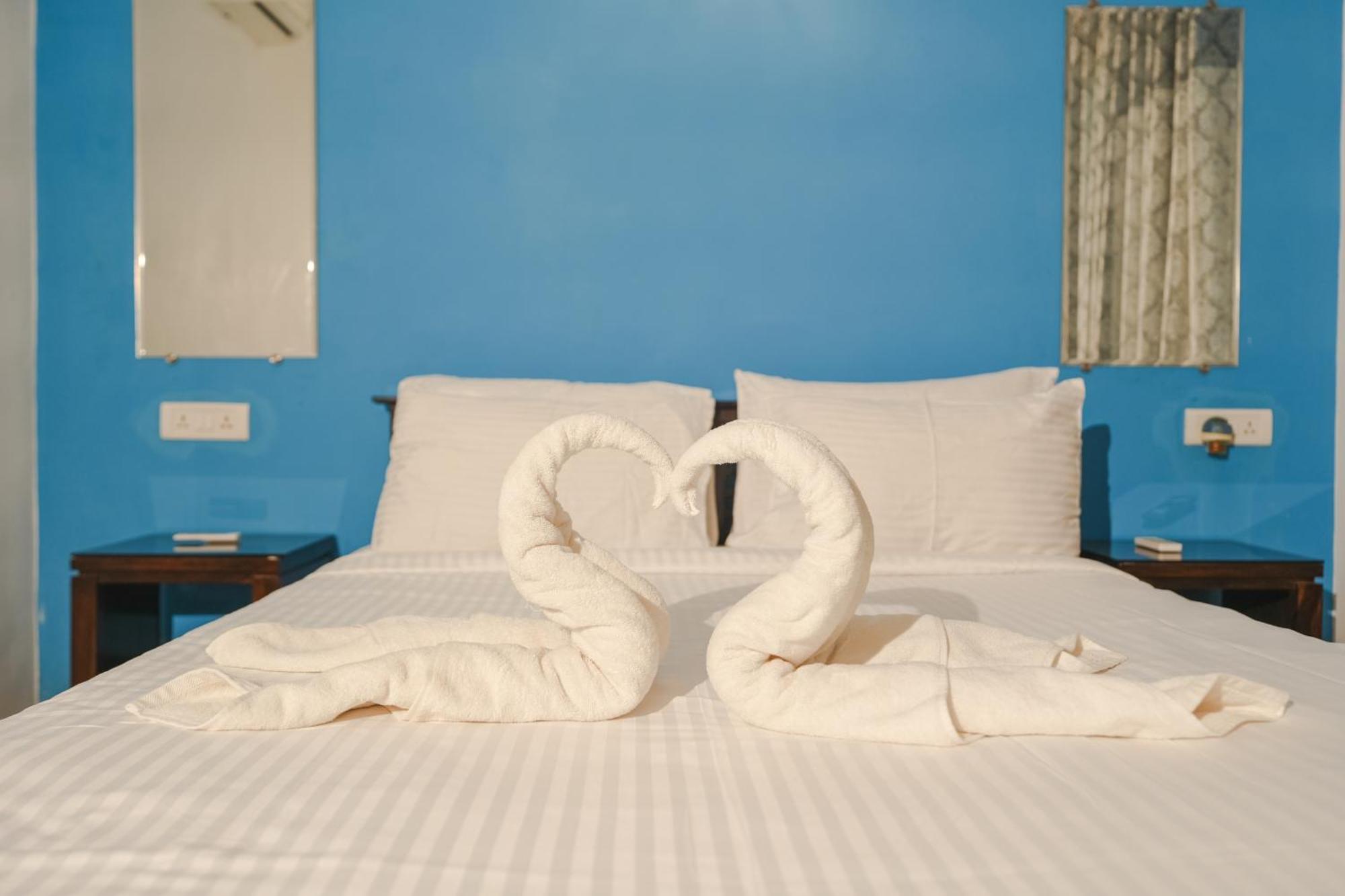 Villa M - Jia 3- 3Bhk In Candolim, Pool Facing, Near Beach, Breakfast Included Buitenkant foto